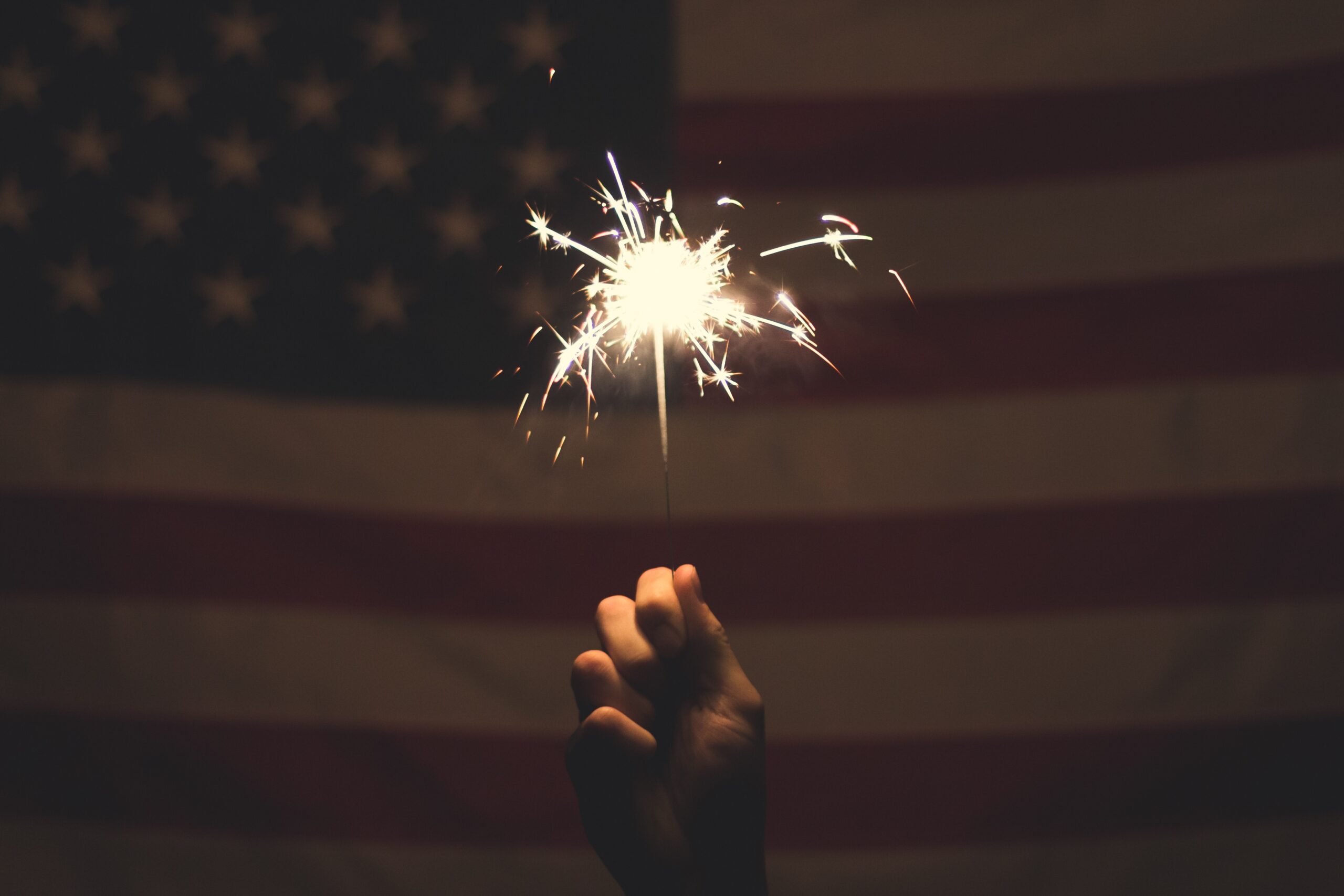 hand light night sparkler celebration reflection 718724 pxhere.com 1 scaled